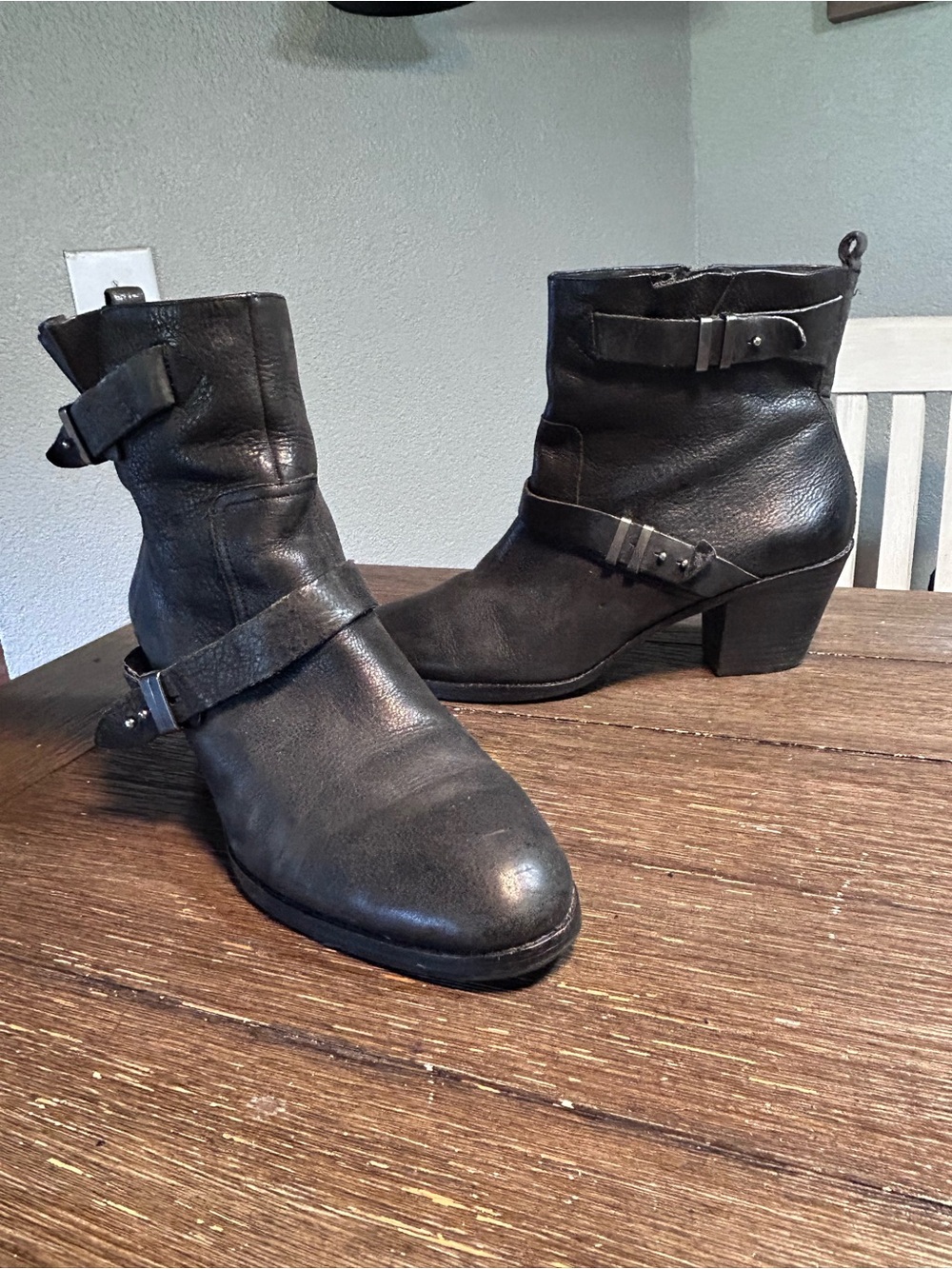 Gray Sals fifth Avenue Motto boots size 10